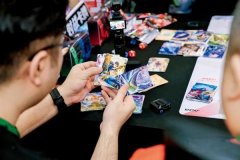 鞋、潮玩是类似的